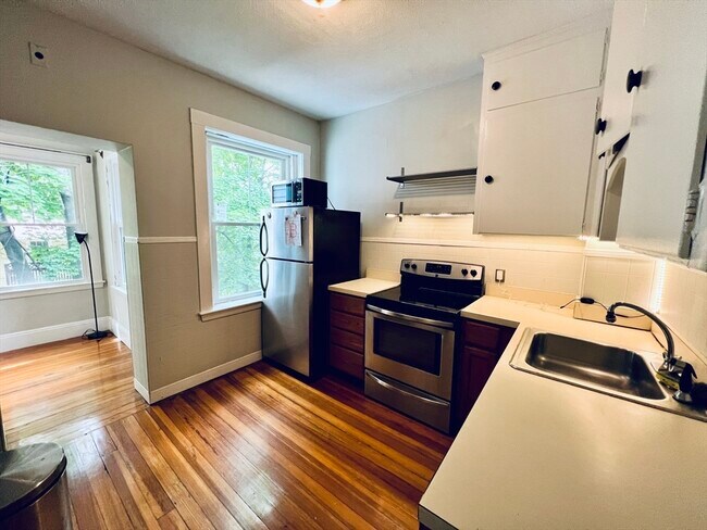 Building Photo - 138 Fuller St