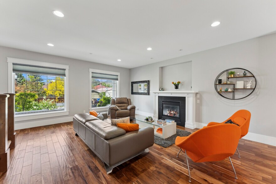 main floor living room - 1044 E Wood Ave