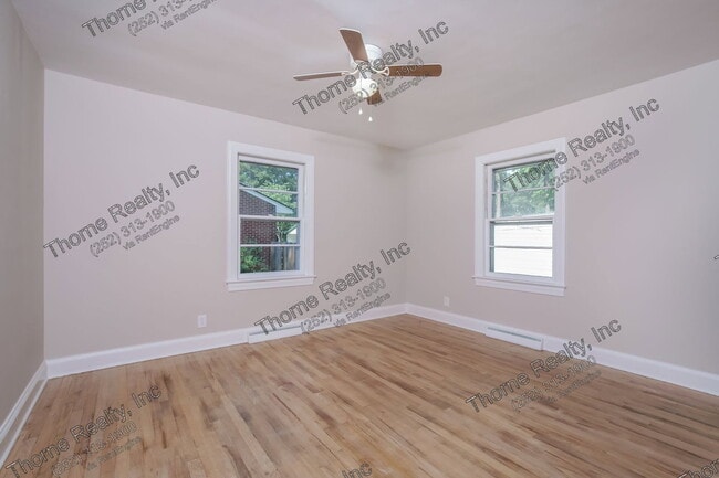 Building Photo - 920 Cedarbrook Dr