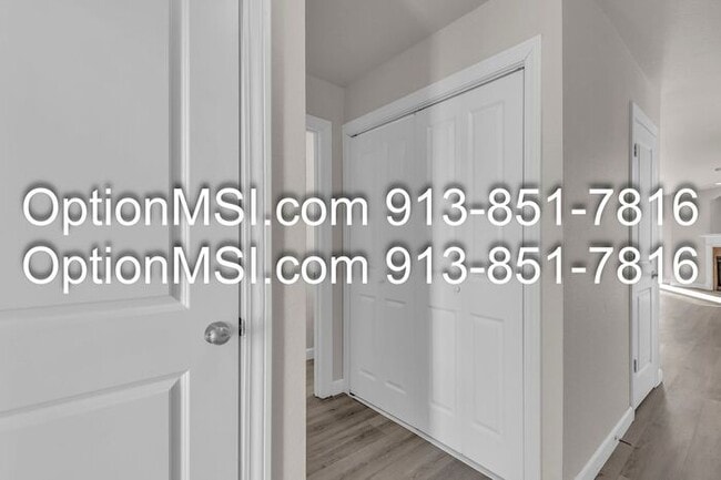 Building Photo - Charming 3-Bedroom Townhouse in Piper School District