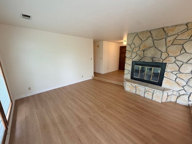 Building Photo - Brand New Flooring and Paint Upper Level Duplex