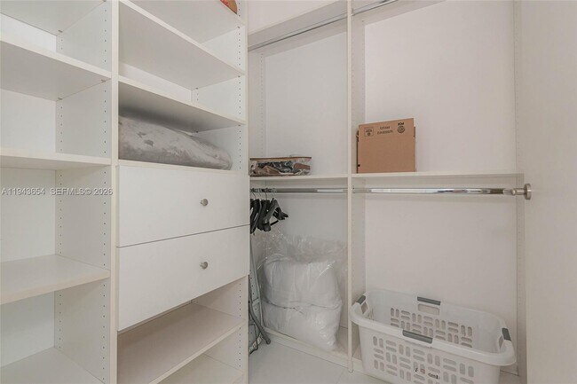 Building Photo - 200 Biscayne Blvd Way