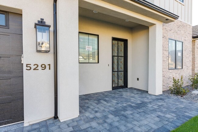 Building Photo - Brand New 6 Bed 4 Bath Rental with pool Near Sand Hollow!