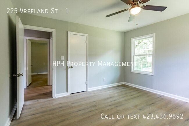 Building Photo - 225 Vreeland St