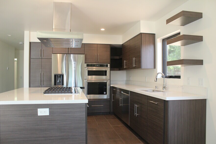 Building Photo - 1220 Rancho Dr
