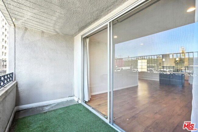 Building Photo - 15248 Dickens St