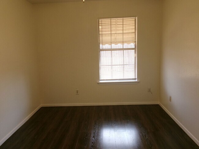Building Photo - 1116 NW 52nd Cir