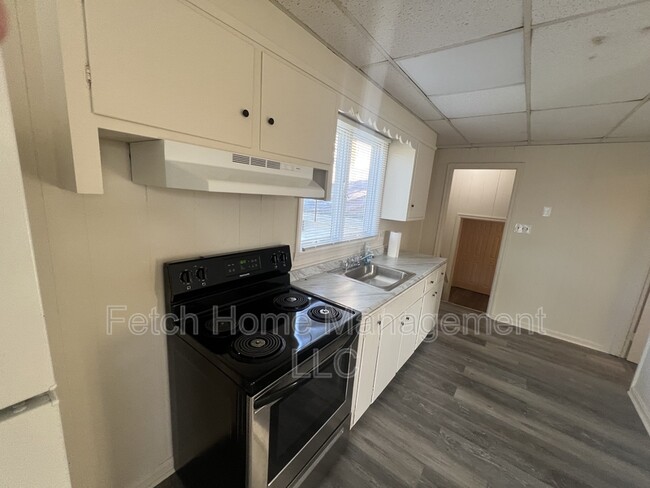 Building Photo - 636 Lincoln Hwy E