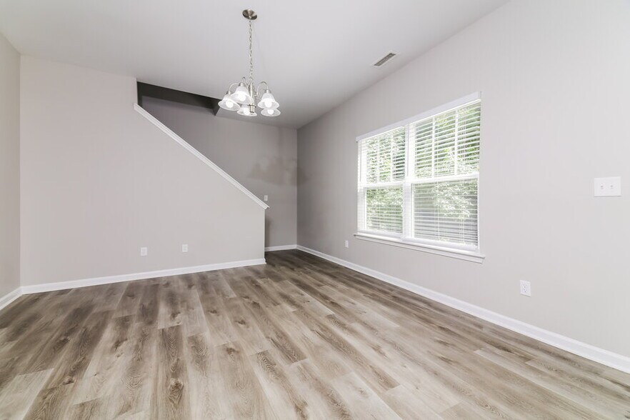 Building Photo - 3501 Pinkham Way