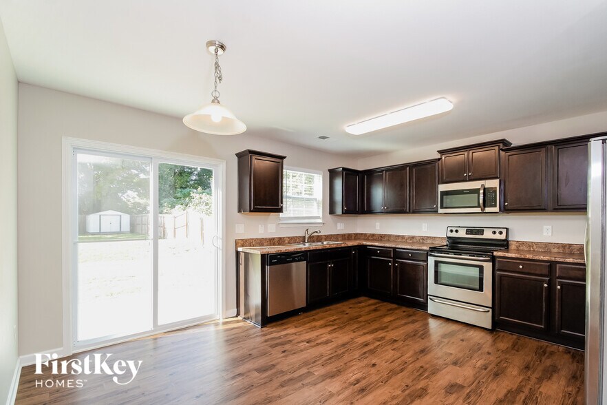 Building Photo - 110 Birch Creek Rd