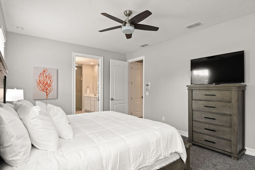 Building Photo - 132 Mediterranean Way