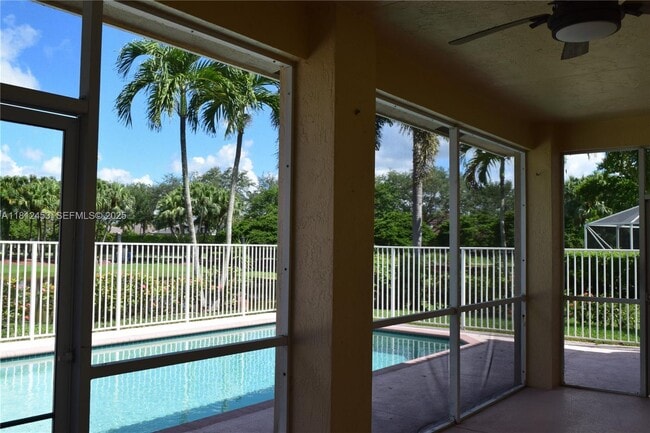 Building Photo - 991 Crestview Cir