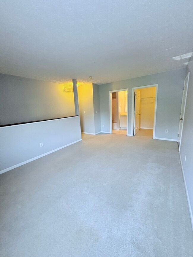 Building Photo - Beautiful 3BR 3BA w/ Attached Garage • White-Appliance Kitchen • HOA Lawn Care in Dublin