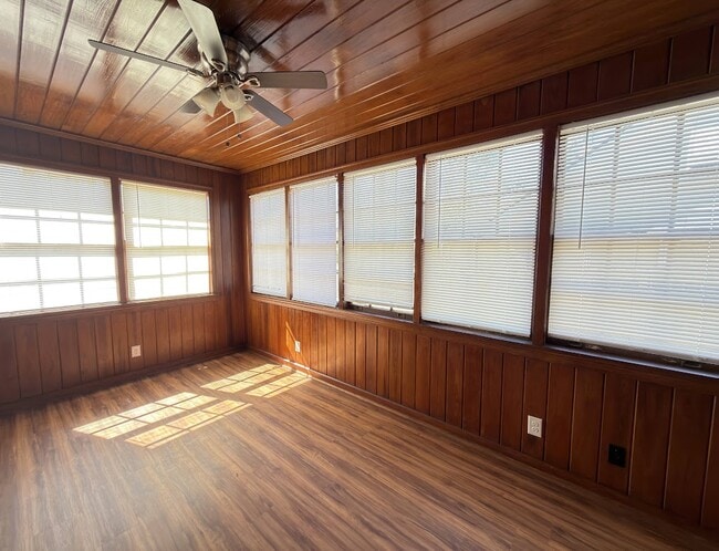 Building Photo - 504 E Adair St