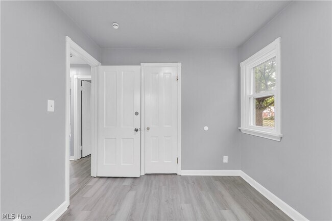 Building Photo - 735 E 256th St
