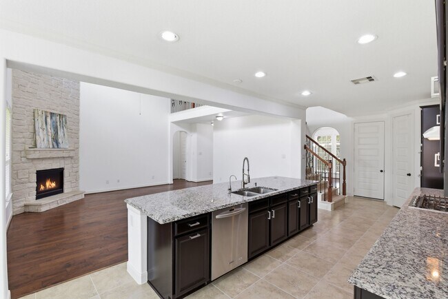 Building Photo - 6010 Green Meadows Ln