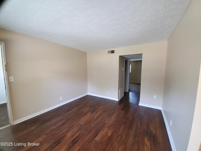 Building Photo - 3217 Springfield Dr