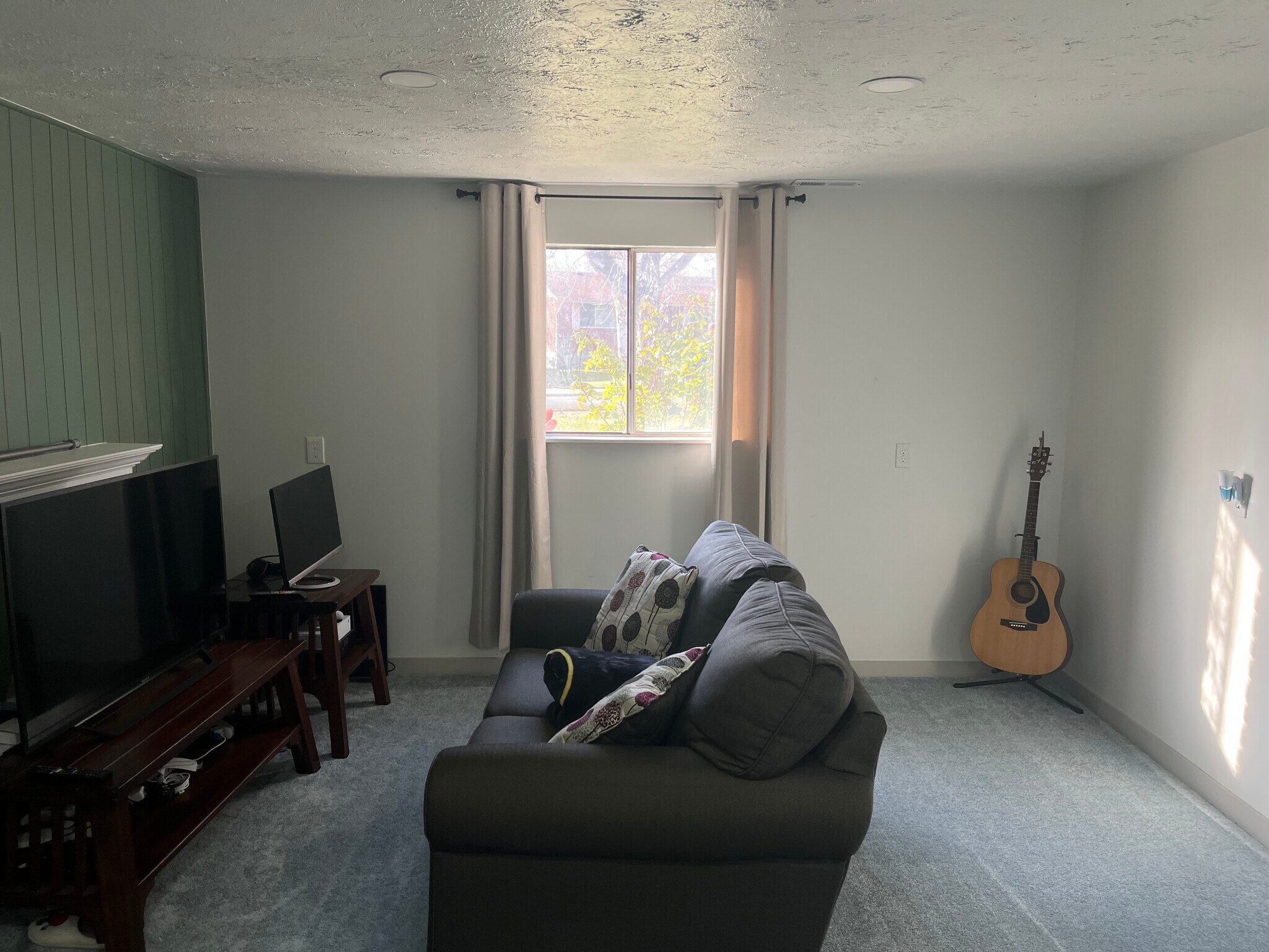 Living room - 1202 N 250 E