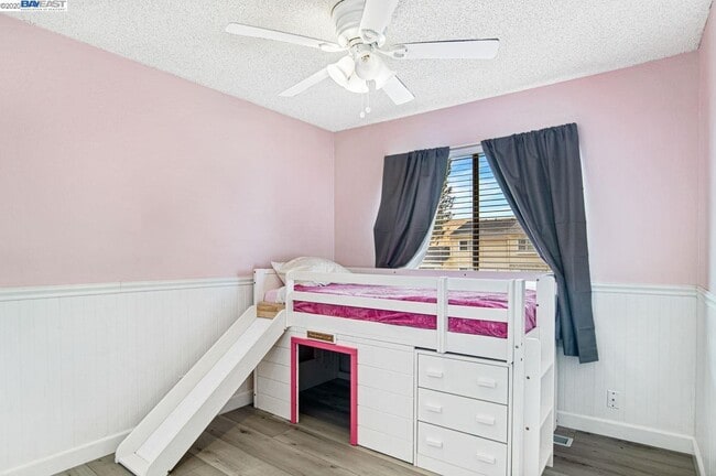Building Photo - 1337 Spring Valley Common
