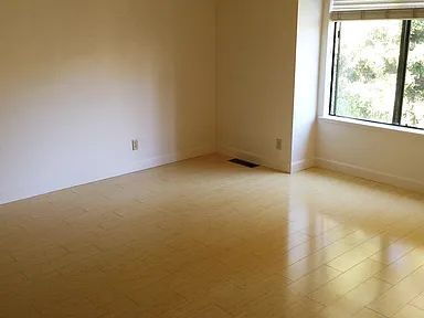 Building Photo - Welcome home to this bright, spacious, top-floor unit in a highly desirable community