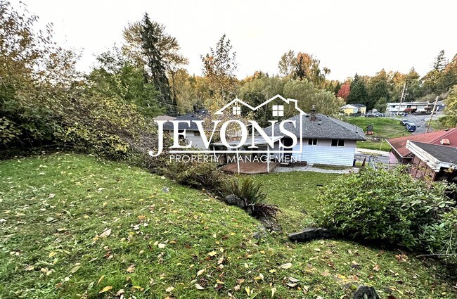 Building Photo - 50% Off First Month's Rent! Move-In Ready Gem in Seattle