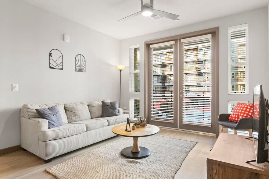 Building Photo - 400 N 2nd Ave