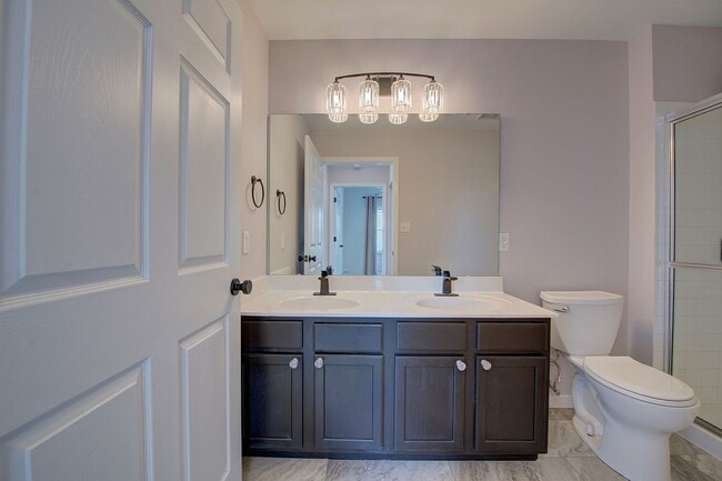 Building Photo - Gorgeous Updated 3 Bed 3 Bath Home Garage