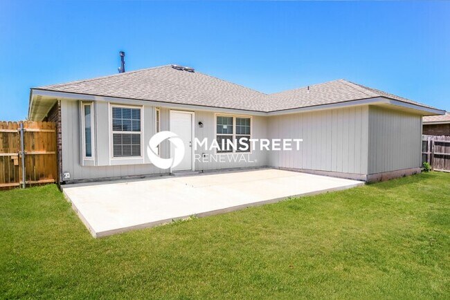Building Photo - 3 Bedroom Pet-Friendly Home in OKLAHOMA CITY, OK with Main Street Renewal