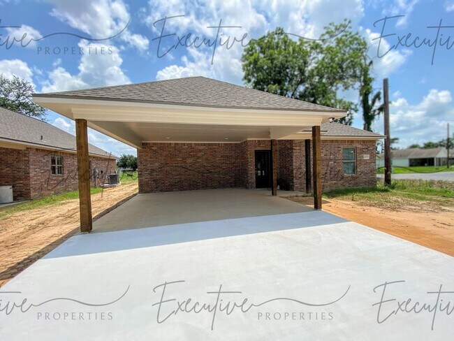 Building Photo - South LC - 3BR/2BA with Carport & Custom Features