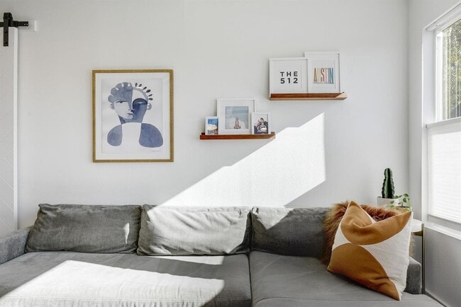 Building Photo - 2901 Glen Rae St