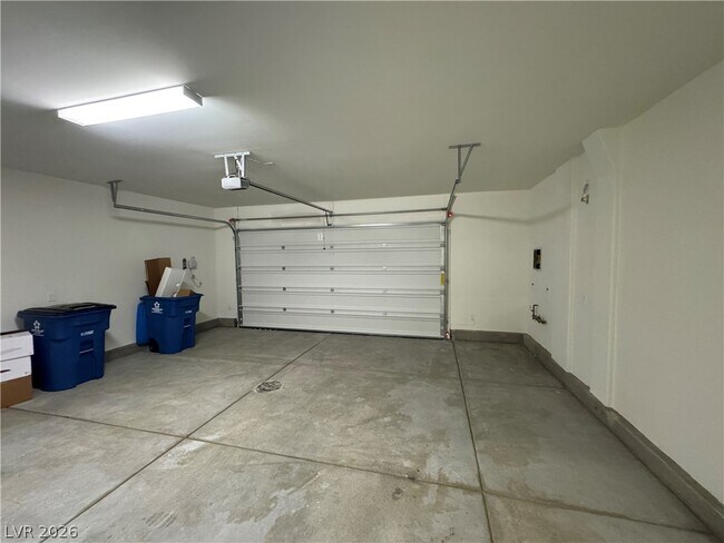 Building Photo - 1505 Little Penguin St