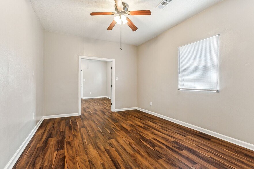 Building Photo - 2562 N Galvez St
