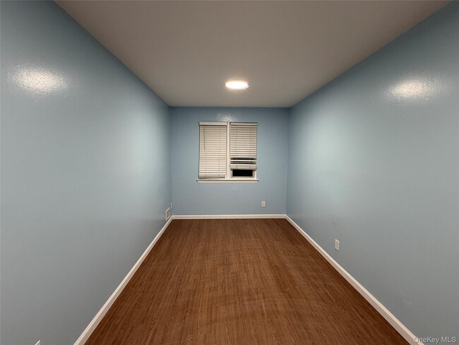 Building Photo - 733 Warwick St