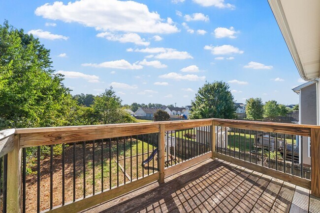 Building Photo - 4 Bedroom Pet Friendly Home For Rent!