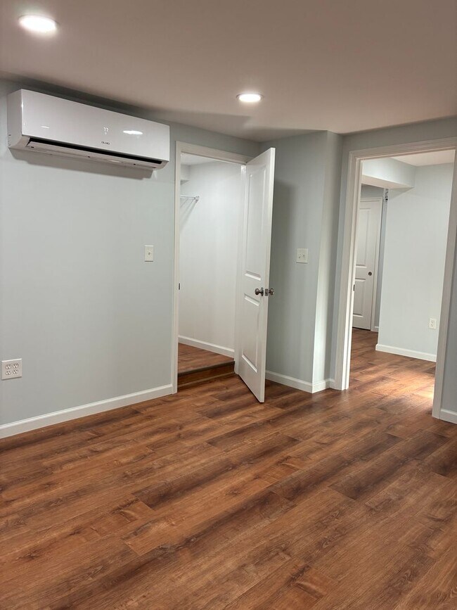 Building Photo - Spacious & Fully Renovated 4-Bedroom Home ...