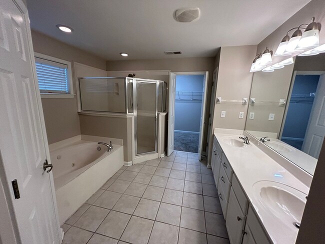 Building Photo - Large 3 bd 2.5 bath with all new paint! Fe...