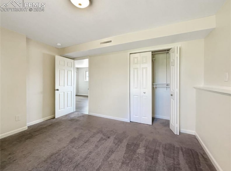 Building Photo - 555 Avenida Del Cielo