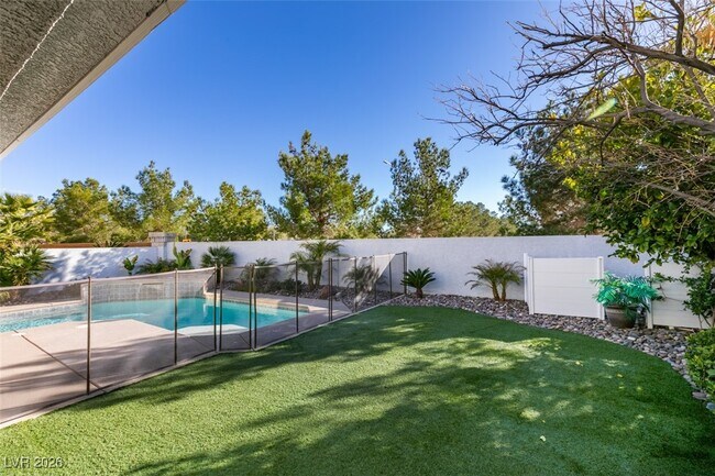 Building Photo - 685 Lynmar Ct