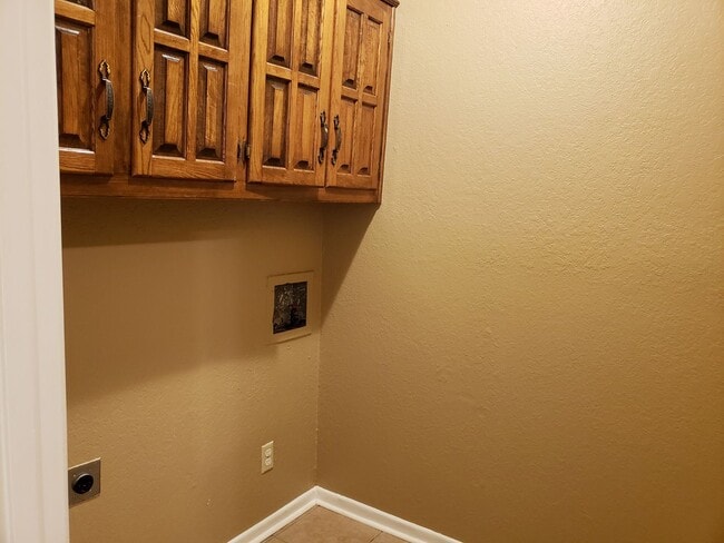 Building Photo - 3410 Reno Dr