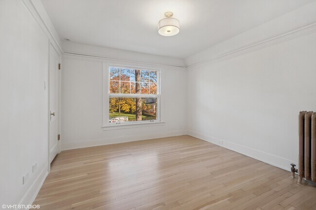 Building Photo - 619 Forest Ave