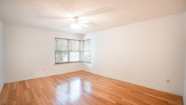 Building Photo - 11606 Parkfield Dr