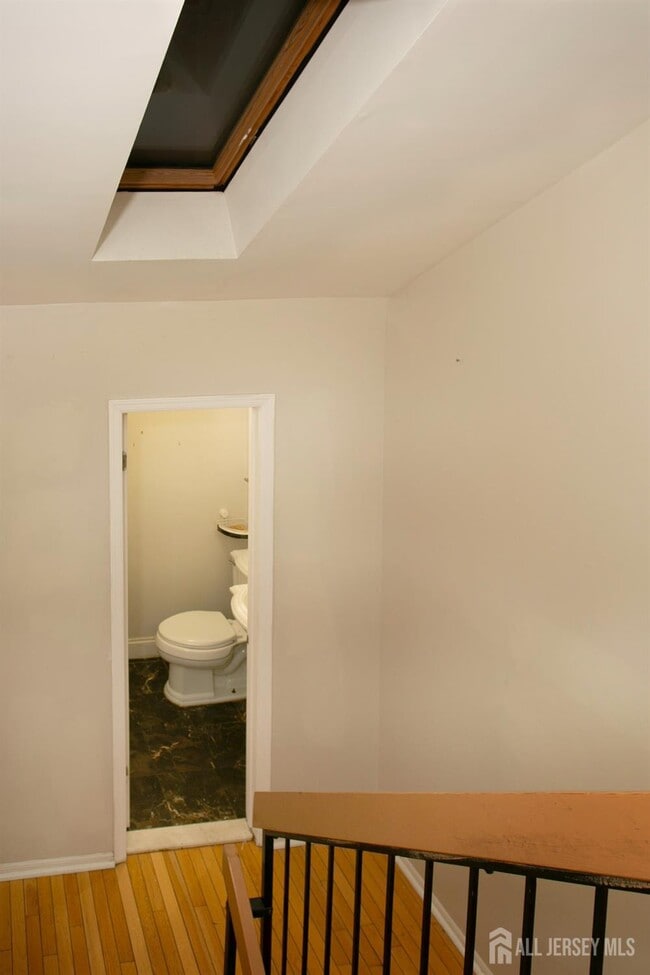 Building Photo - 410 Johnstone St