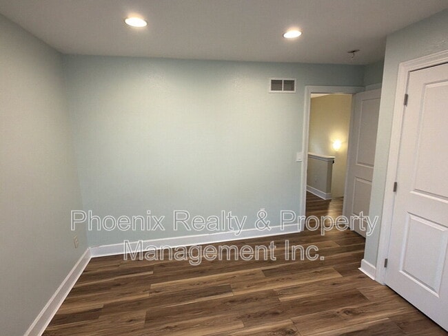 Building Photo - 454 N Finch Ave