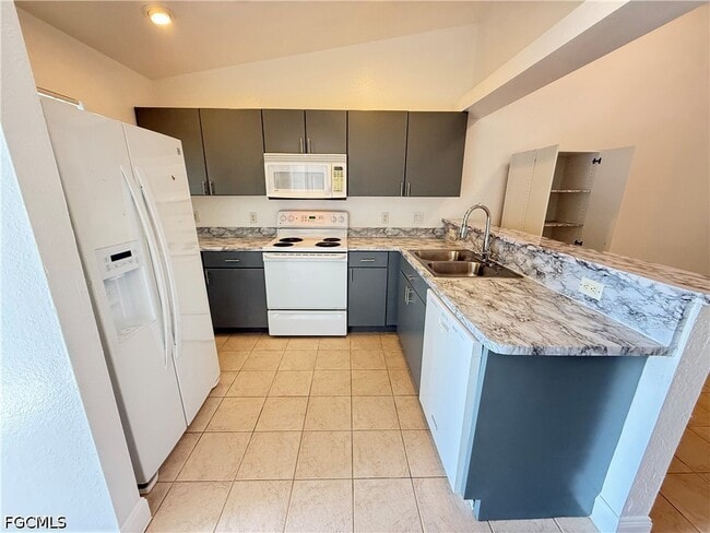 Building Photo - 700 W 12th St