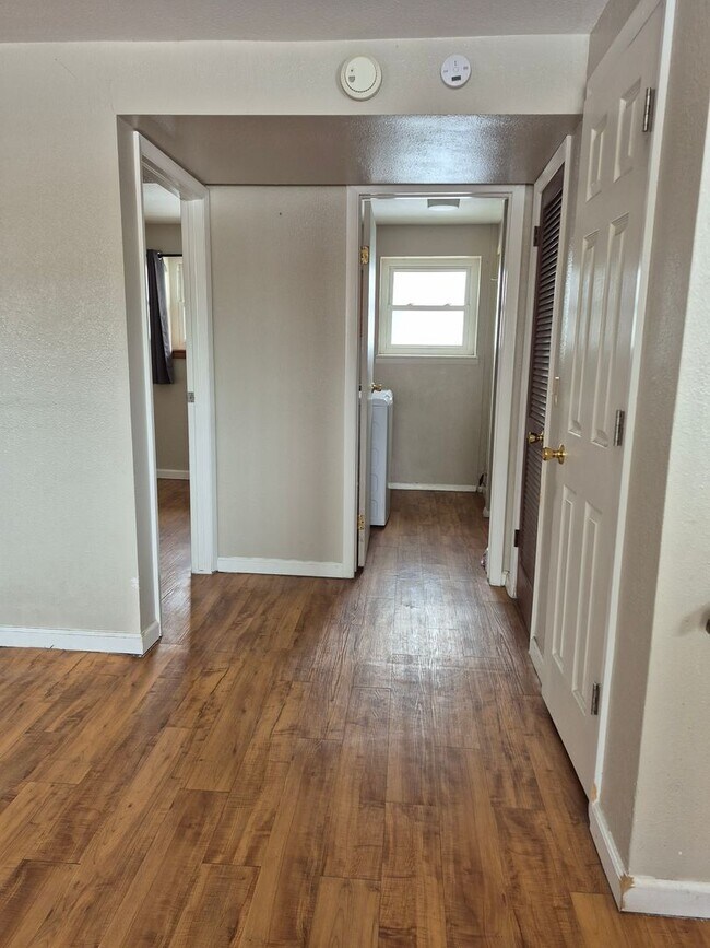 Building Photo - Charming home with garage & big back yard| Morrison, CO