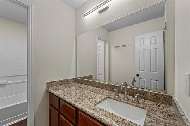 Building Photo - 2611 Verano Dr
