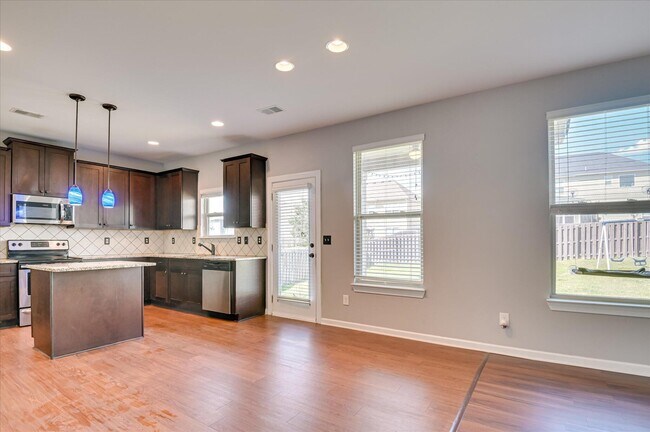 Building Photo - 1543 Driftwood Ln