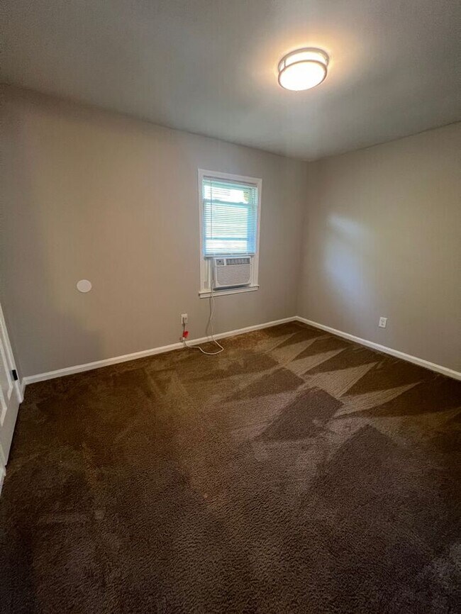 Renovated 2 Bedroom Apartment! 19 Dunbar Ct Greer SC 29651