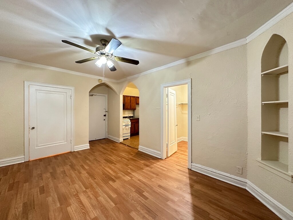 Building Photo - 4832 N Damen Ave