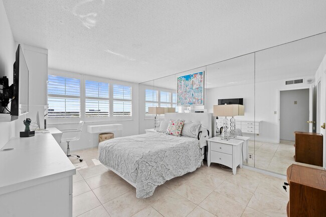 Building Photo - 2600 N Flagler Dr